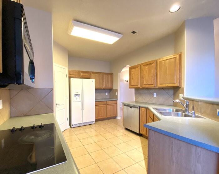 5485 Roosevelt Loop Ne - Photo 6 of 36