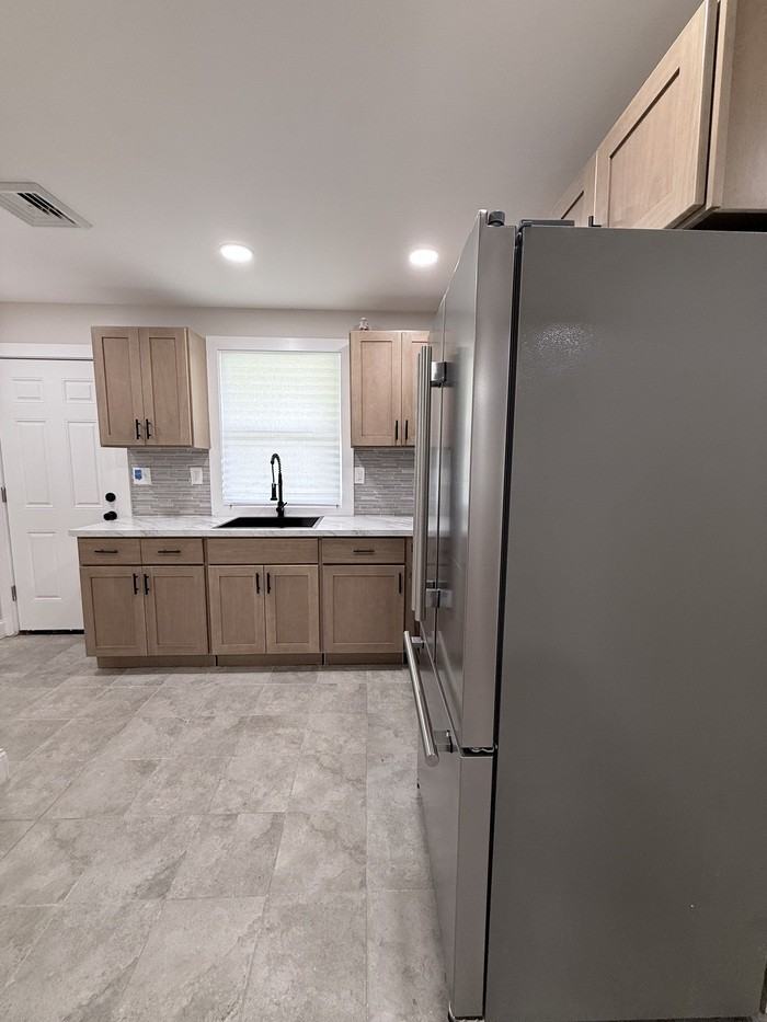 137 Lemmon Ave - Photo 6 of 24