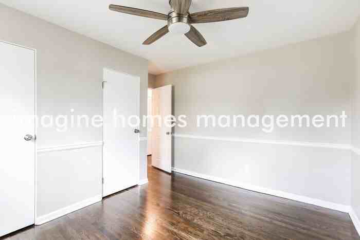 8917 W 101st St - Photo 7 of 14