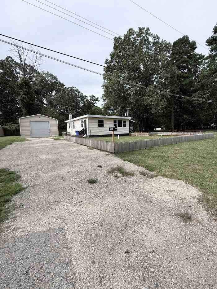 2502 Range Rd - Photo 2 of 33