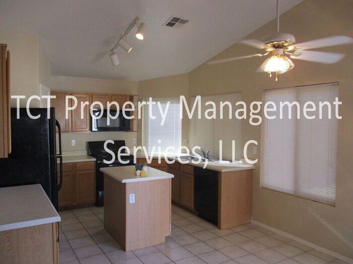 2096 E Catclaw St - Photo 3 of 12