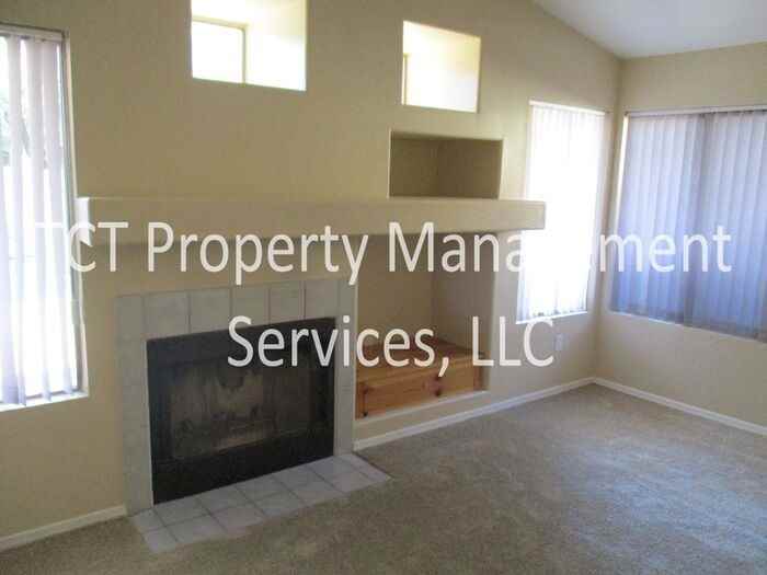 2096 E Catclaw St - Photo 6 of 12