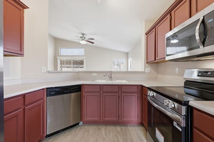 298 N Slate St - Photo 7 of 26