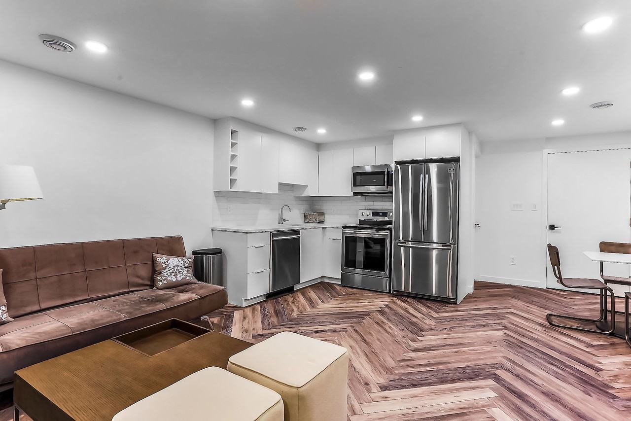 11256 75 Ave Nw - Photo 3 of 17