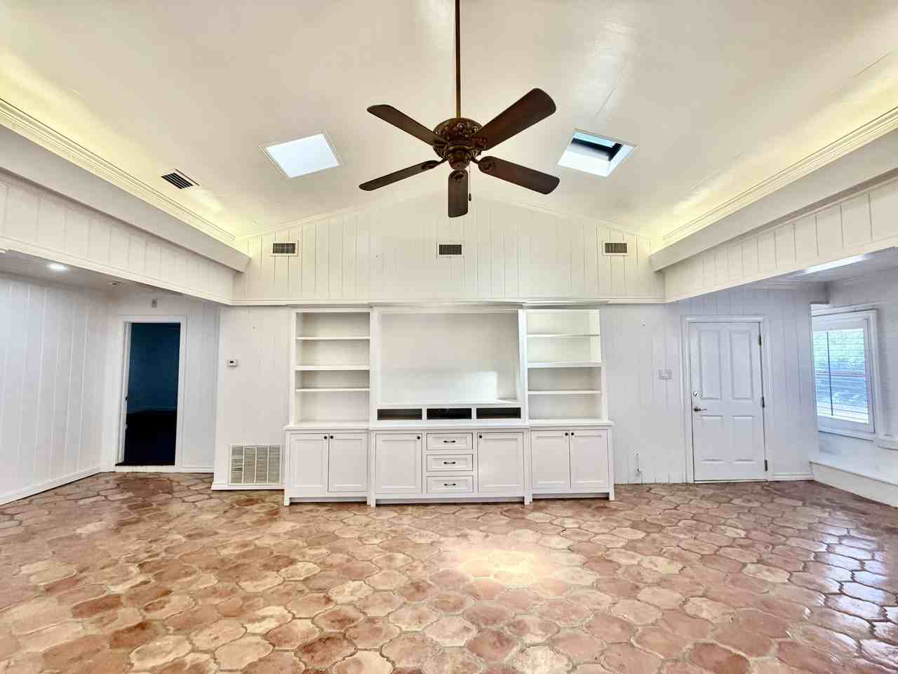 302 Dolphin Pl #NA - Photo 4 of 49