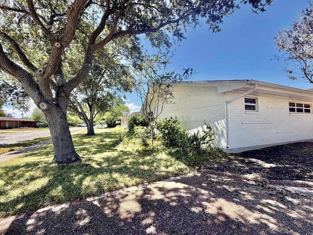 302 Dolphin Pl #NA - Photo 7 of 49