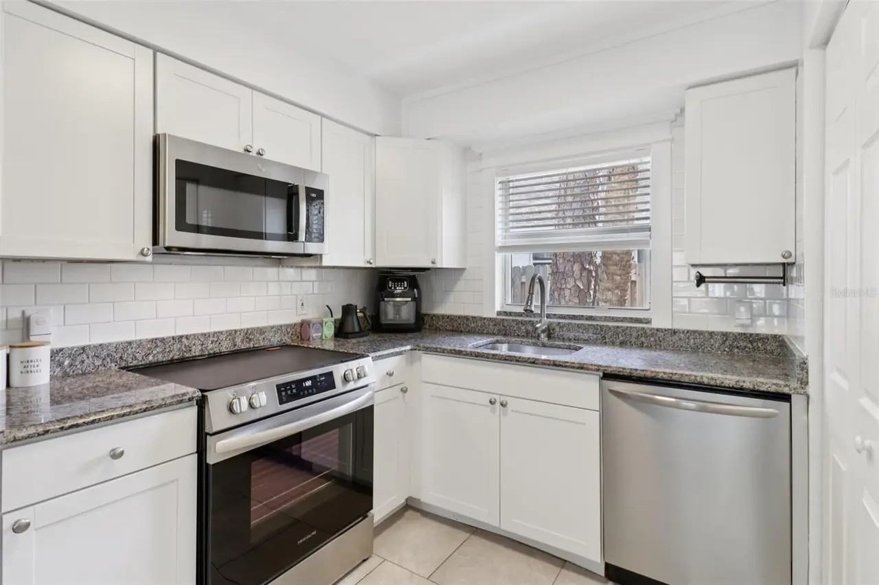 275 Washington Pl #NA - Photo 2 of 11