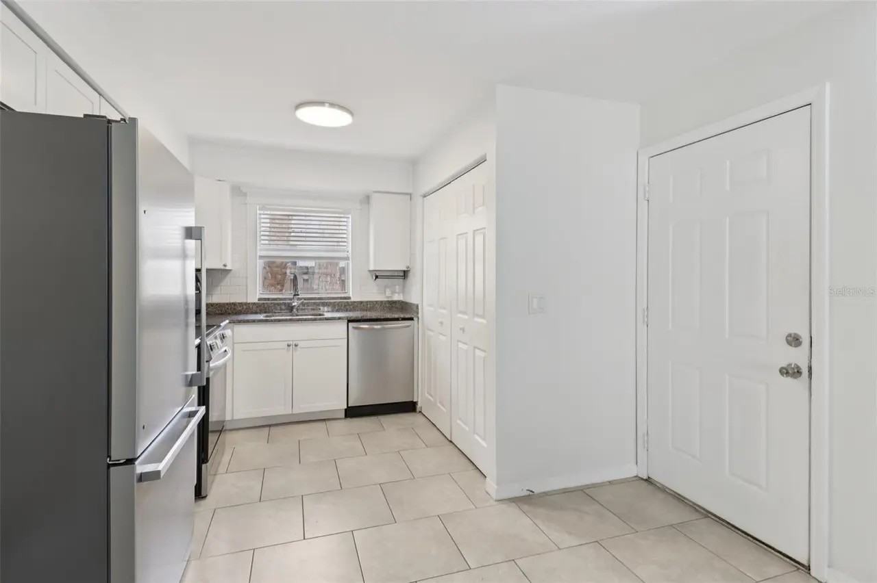 275 Washington Pl #NA - Photo 3 of 11