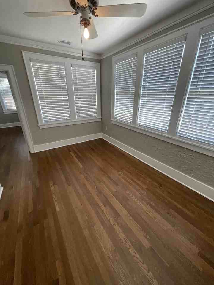 614 E 49th St #2 - Photo 3 of 19