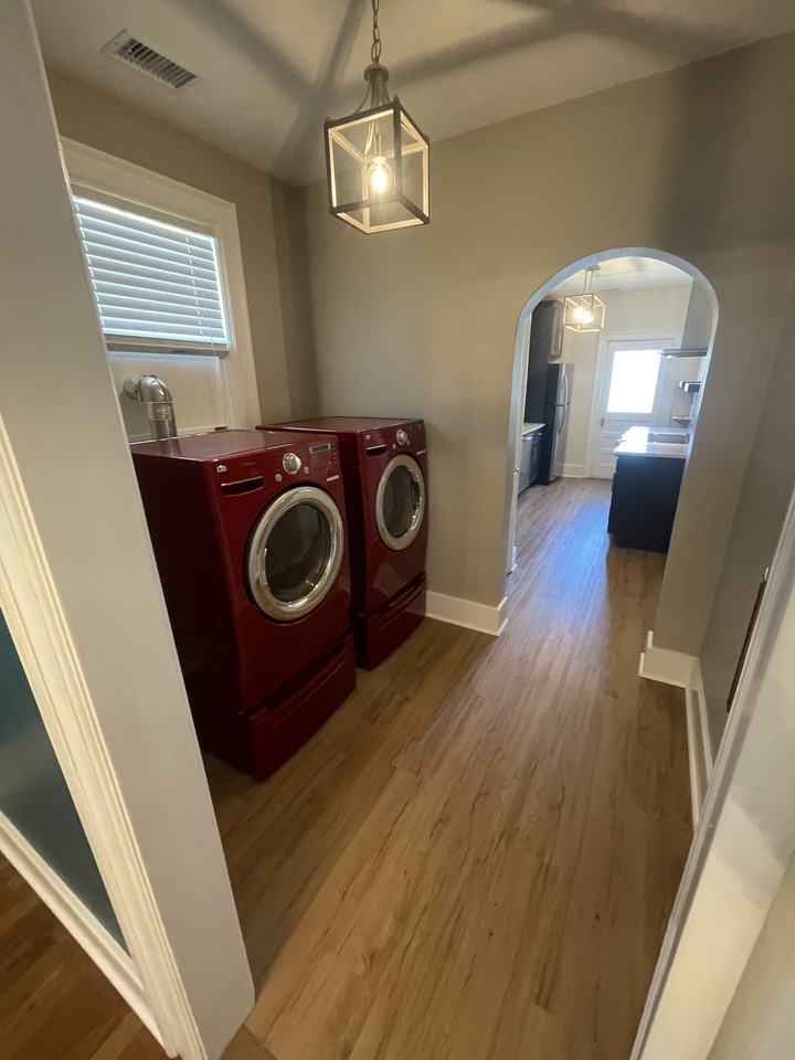 614 E 49th St #2 - Photo 5 of 19