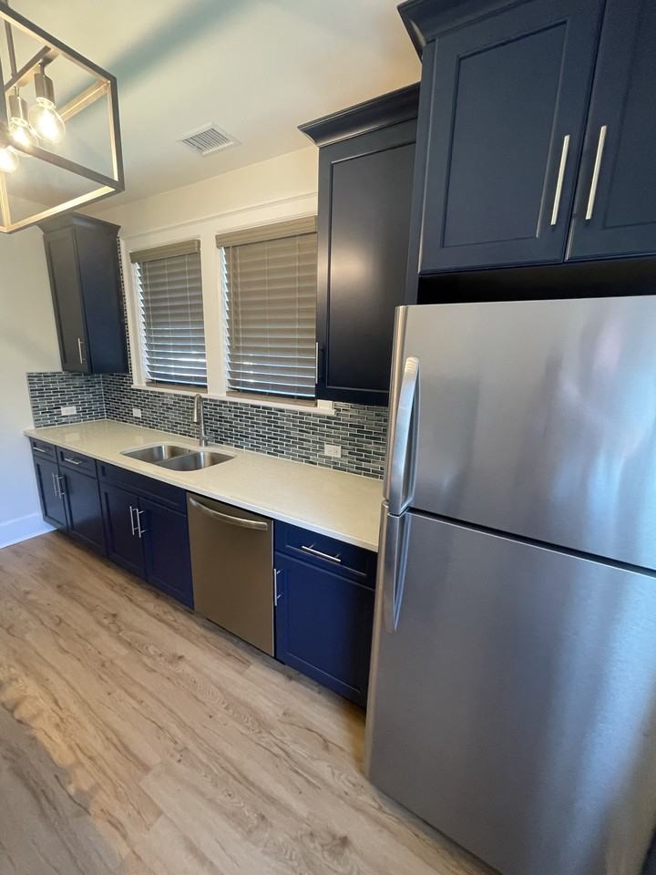 614 E 49th St #2 - Photo 6 of 19