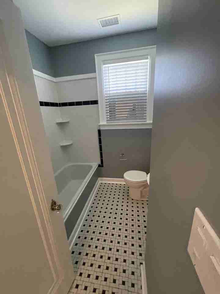 614 E 49th St #2 - Photo 7 of 19