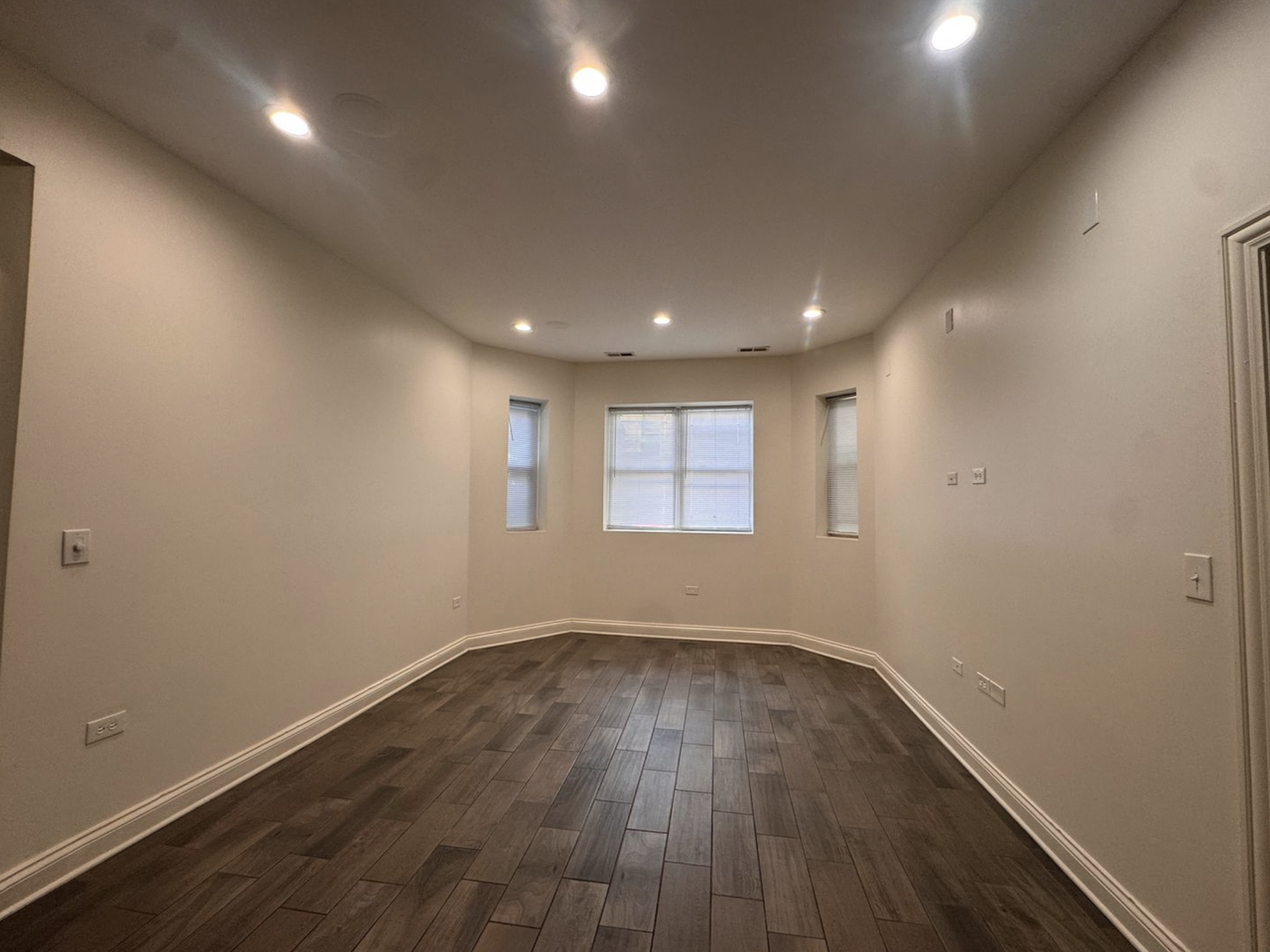 6508 N Claremont Ave #1E - Photo 2 of 16