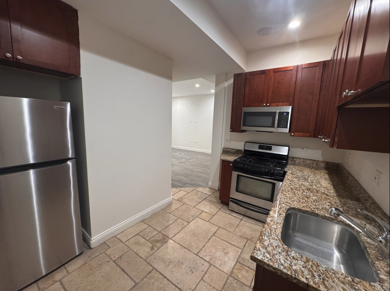 6508 N Claremont Ave #1E - Photo 3 of 16