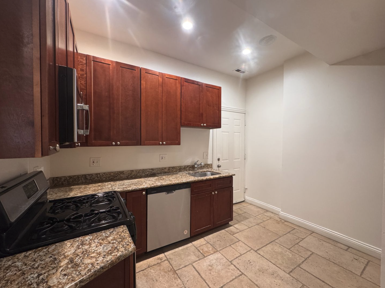 6508 N Claremont Ave #1E - Photo 4 of 16