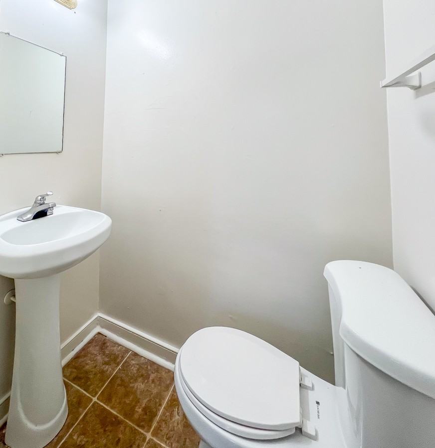 924 Wilcox St #924 - Photo 3 of 7