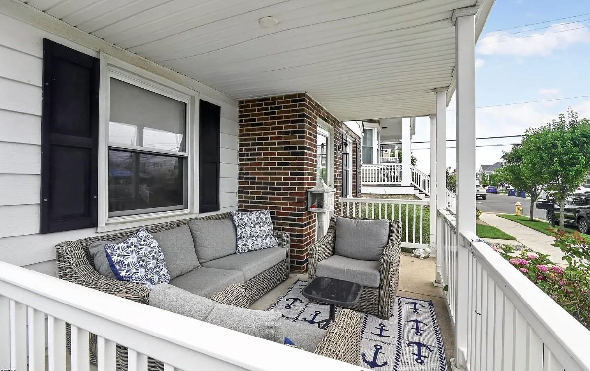 216 N Mansfield Ave #NA - Photo 2 of 7
