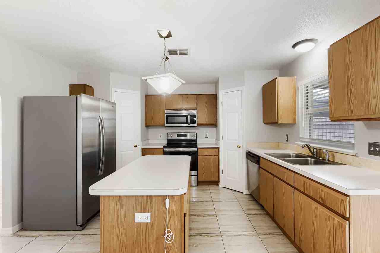 24813 Mary Beth Ct #NA - Photo 3 of 19