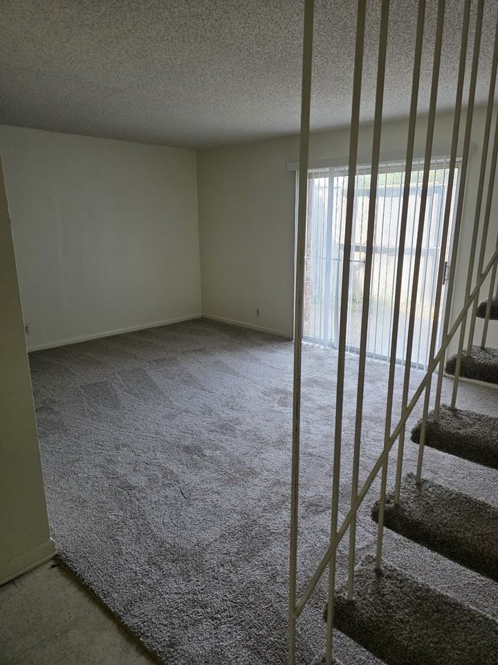 202 Jackson St #6 - Photo 2 of 9
