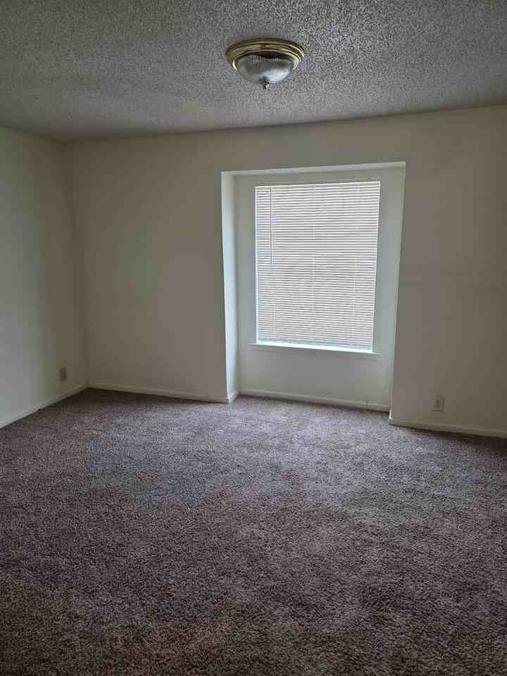 202 Jackson St #6 - Photo 3 of 9