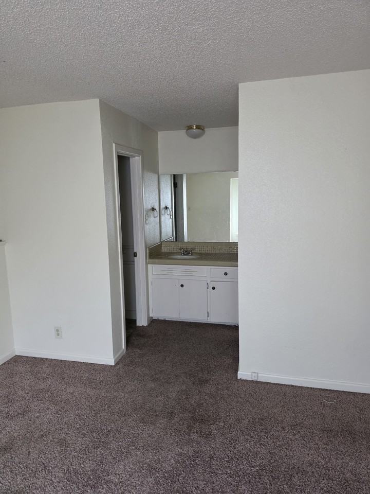 202 Jackson St #6 - Photo 4 of 9