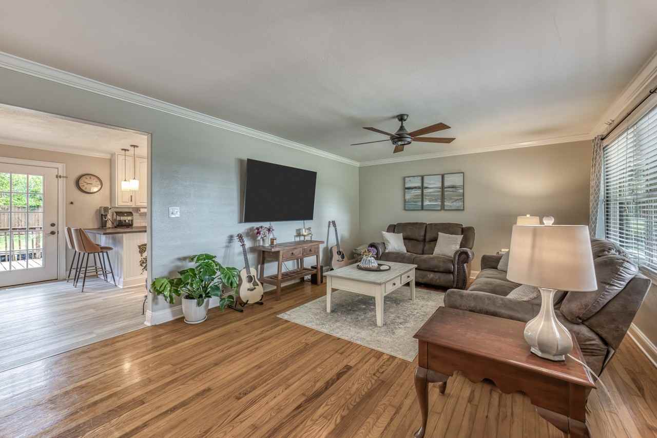 1307 Lynnwood Dr #NA - Photo 3 of 22