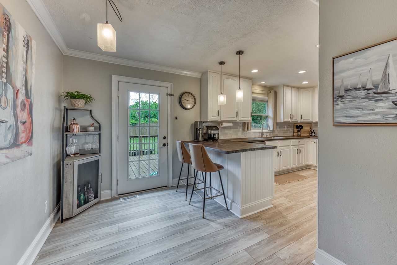 1307 Lynnwood Dr #NA - Photo 5 of 22