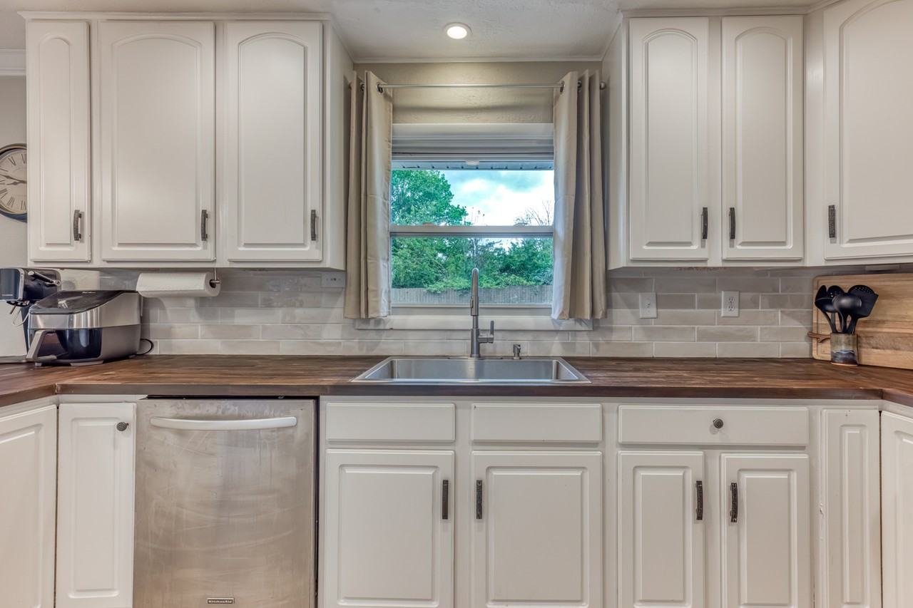 1307 Lynnwood Dr #NA - Photo 7 of 22