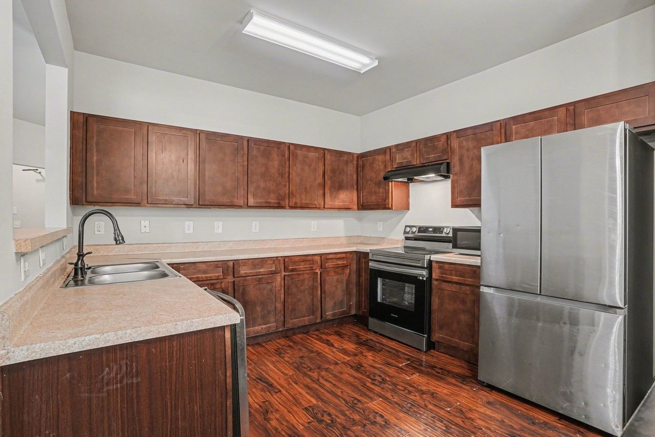1517 Arbor Place Drive - Photo 4 of 14