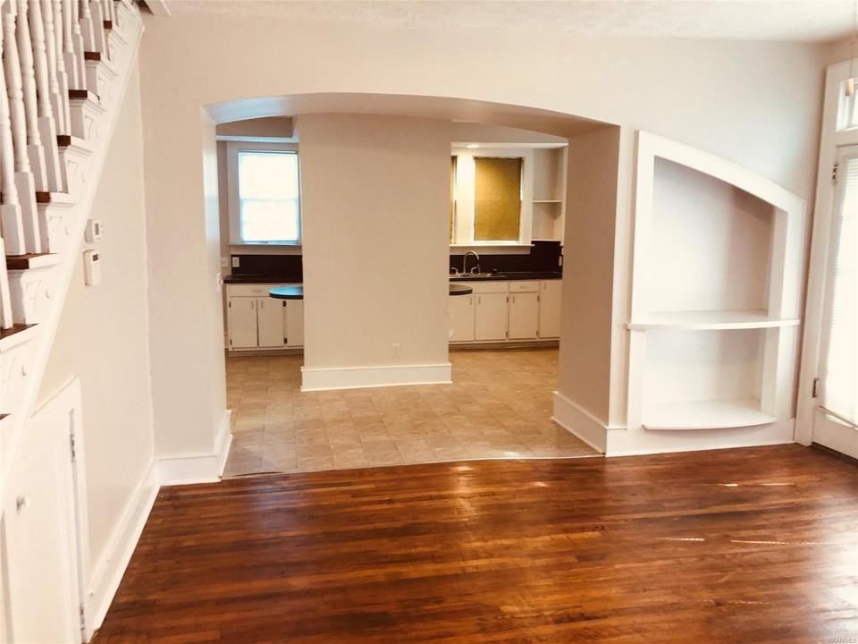 539 Ponce De Leon Ave - Photo 2 of 3