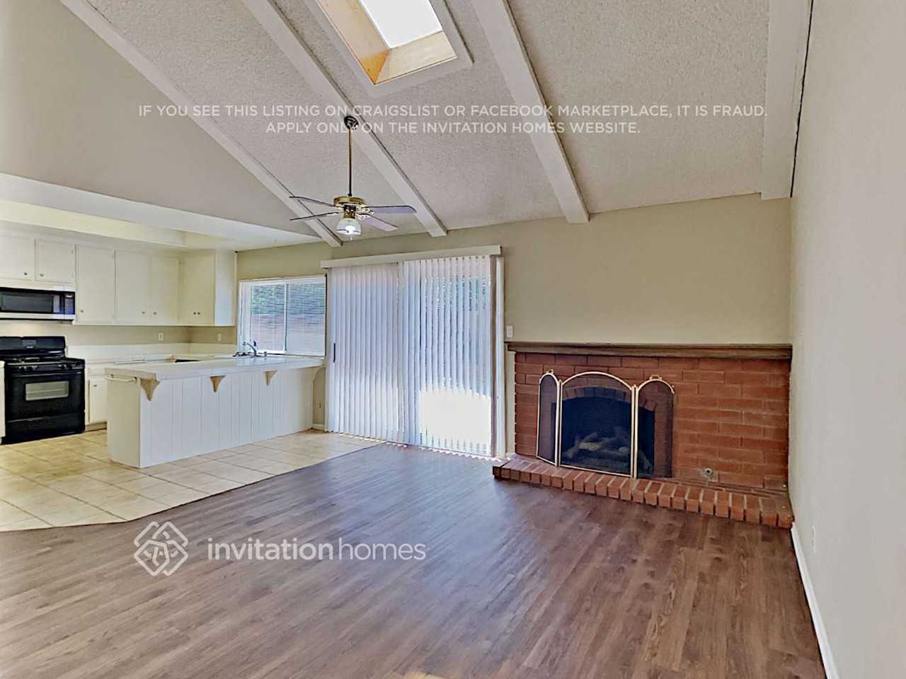 2725 Greenleaf Ave - Photo 6 of 17