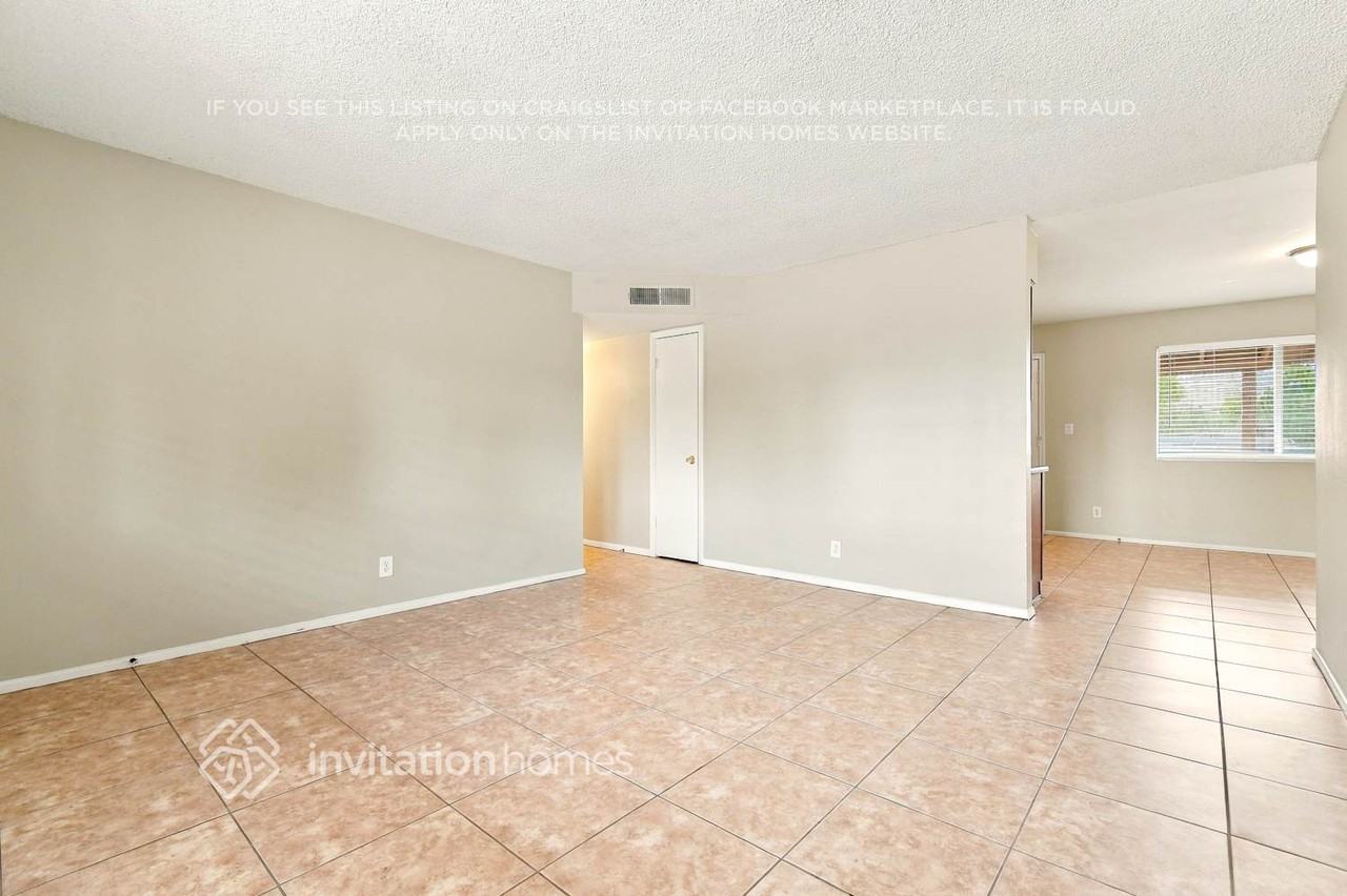 2125 W Chicago St - Photo 4 of 17