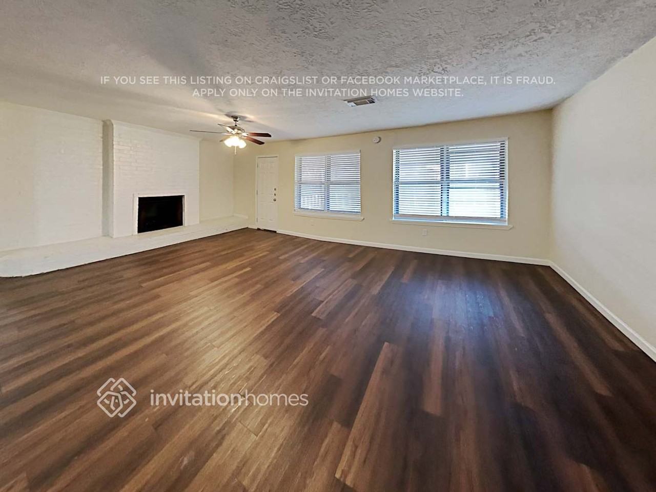 16422 Oxnard Ln - Photo 3 of 19