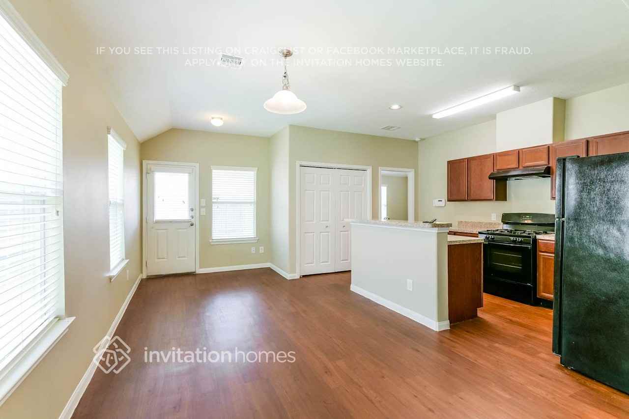 12022 Gregory Crossing Way - Photo 7 of 21