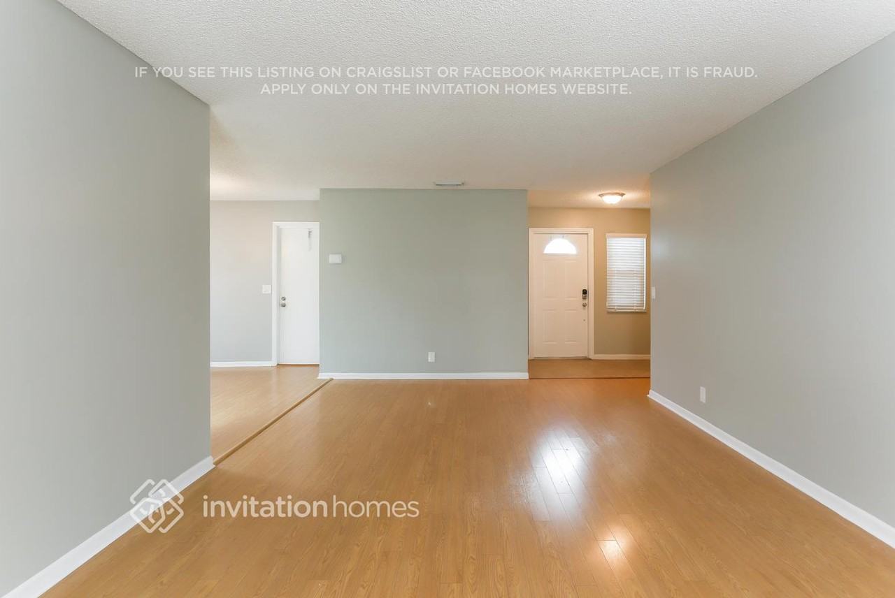 9422 Saddlebrook Dr - Photo 3 of 18