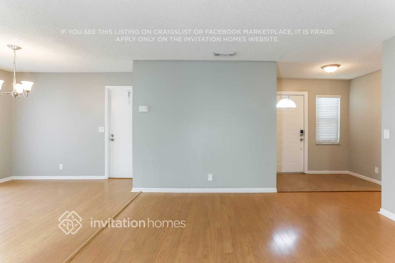 9422 Saddlebrook Dr - Photo 5 of 18