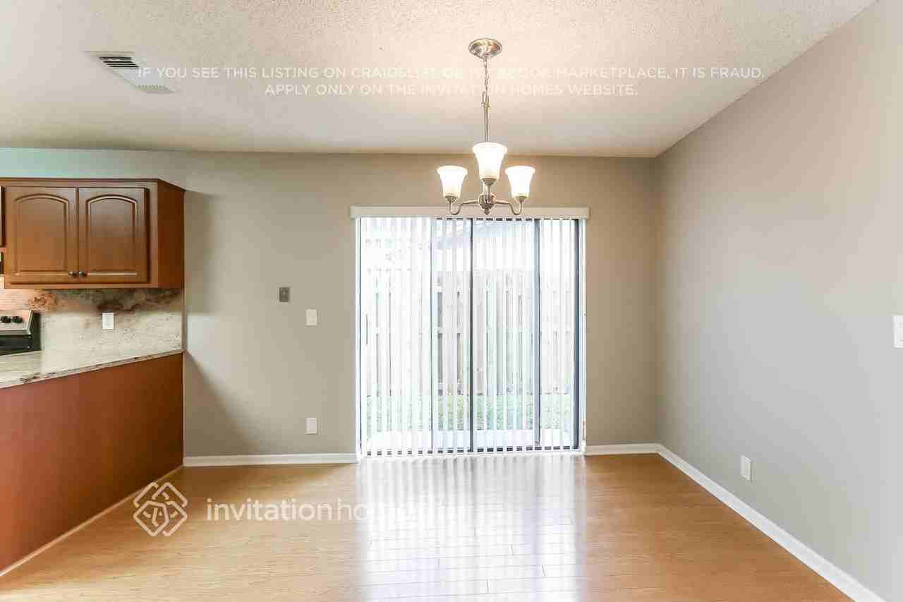 9422 Saddlebrook Dr - Photo 6 of 18