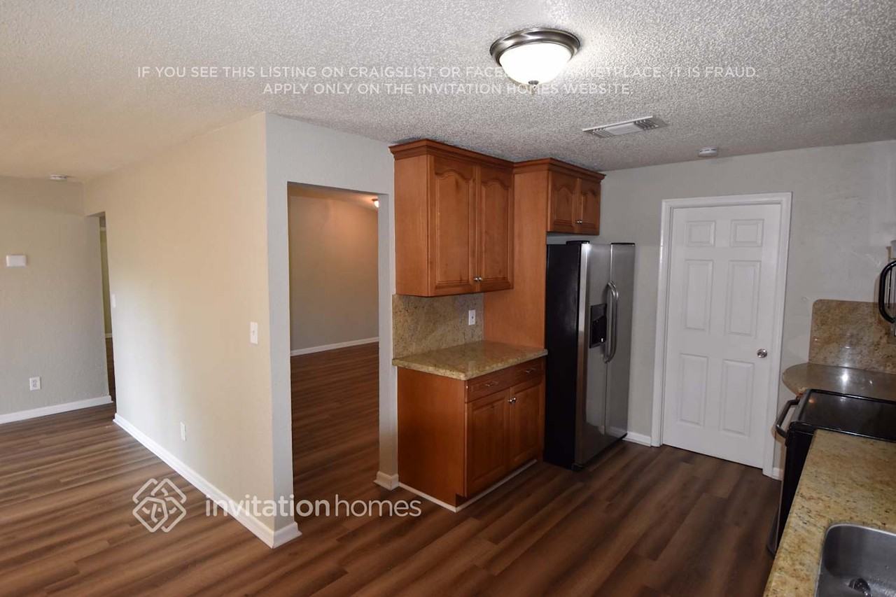 4031 N 66th Ave - Photo 3 of 7