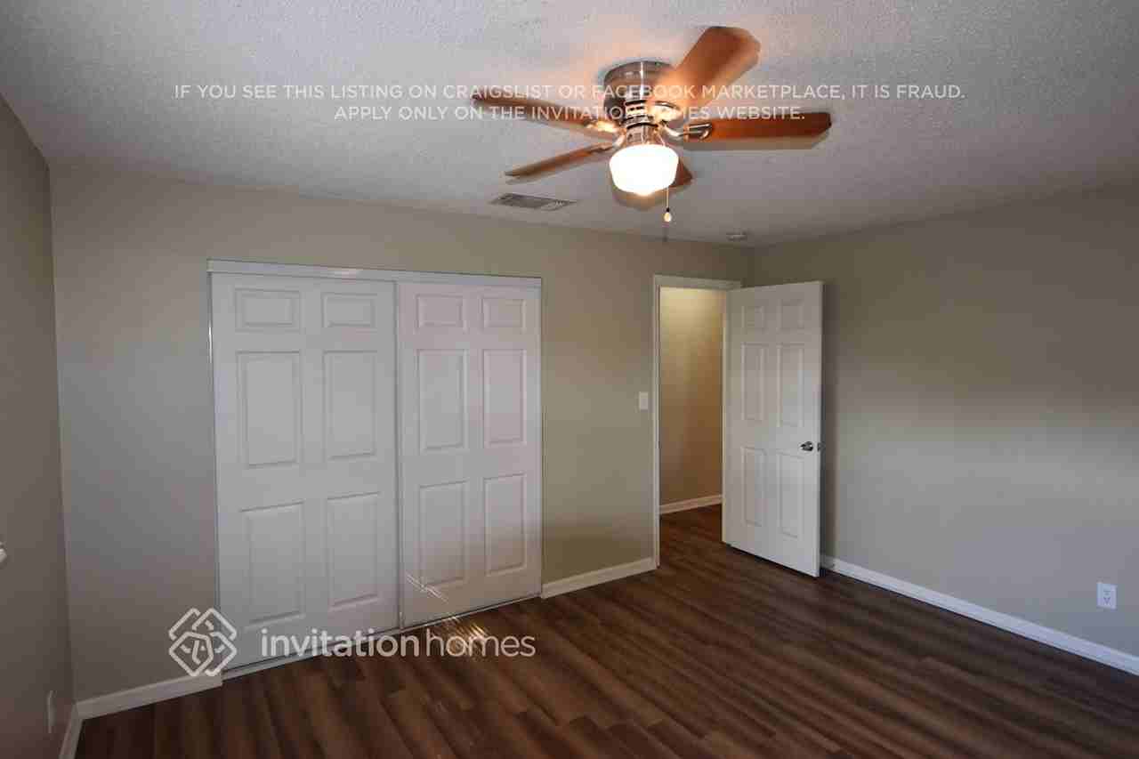 4031 N 66th Ave - Photo 4 of 7