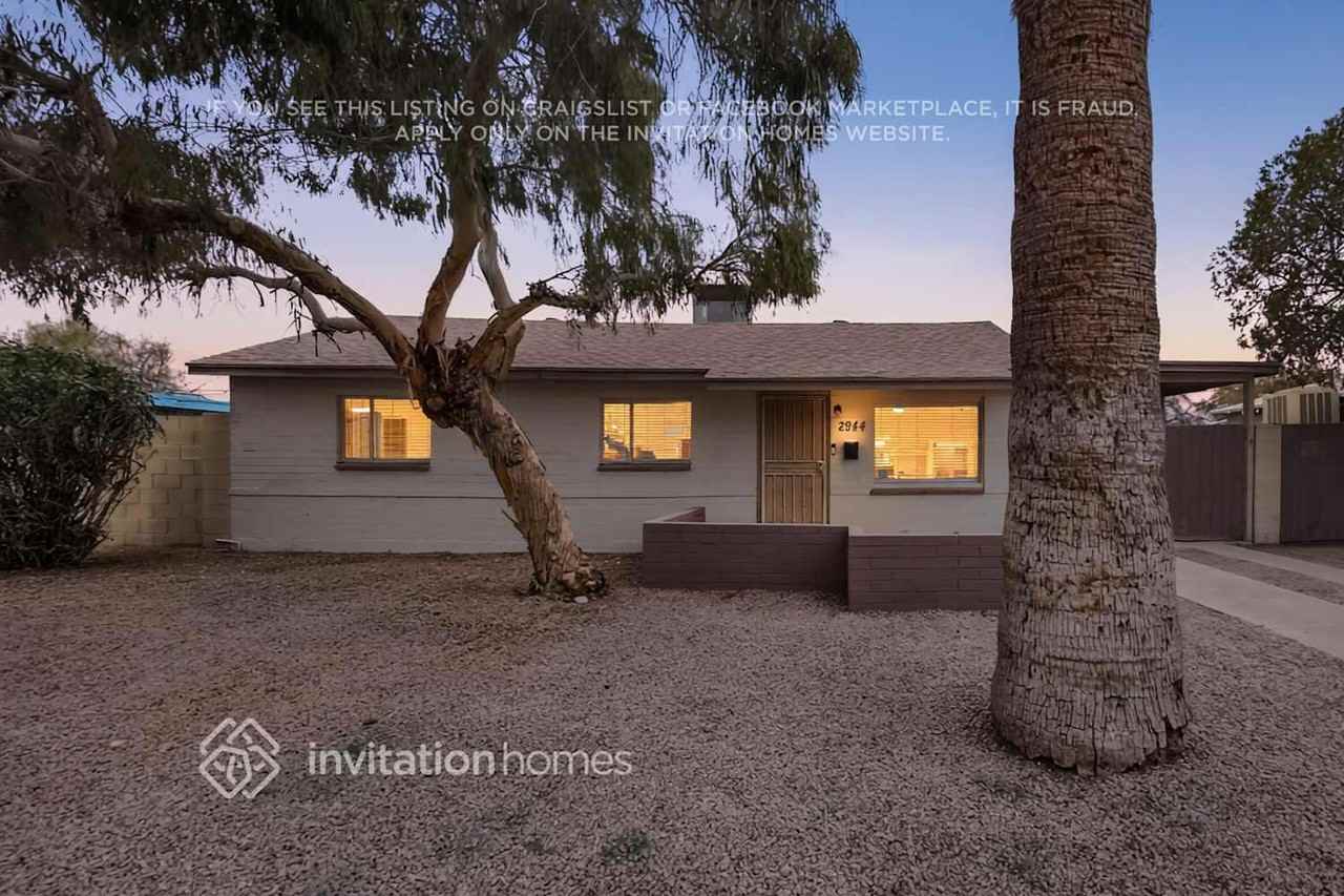 2944 W Solano Dr N - Photo 3 of 19