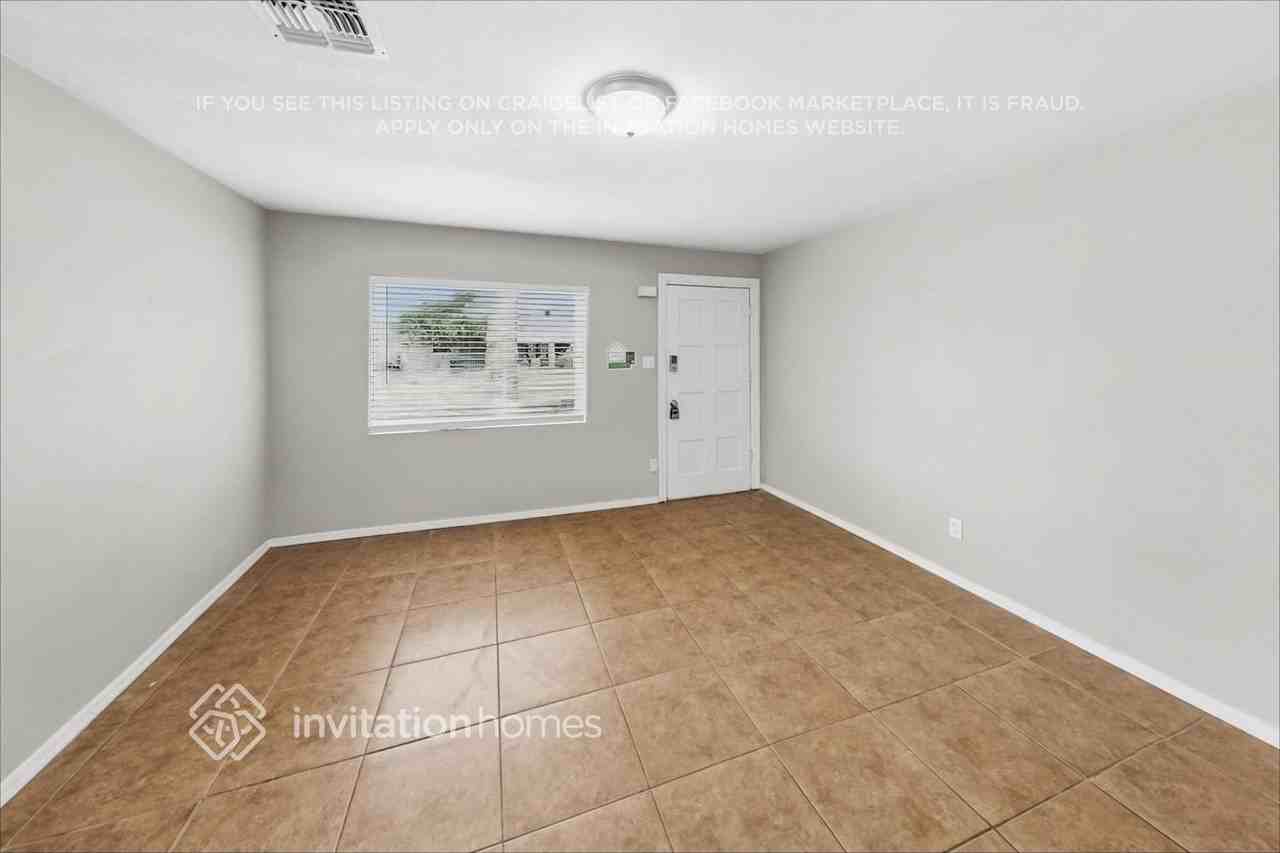 2944 W Solano Dr N - Photo 4 of 19