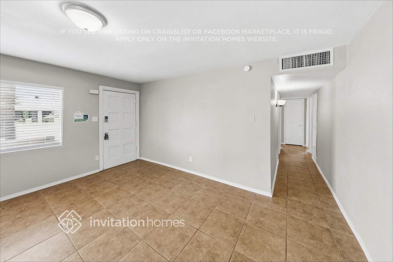 2944 W Solano Dr N - Photo 5 of 19