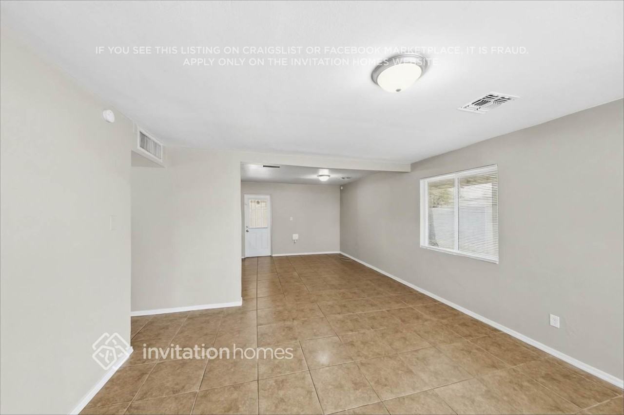 2944 W Solano Dr N - Photo 6 of 19
