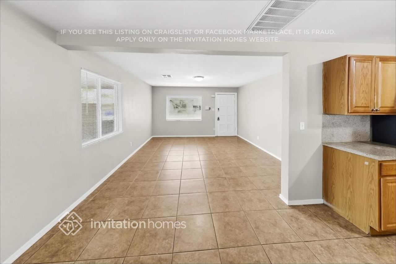2944 W Solano Dr N - Photo 7 of 19