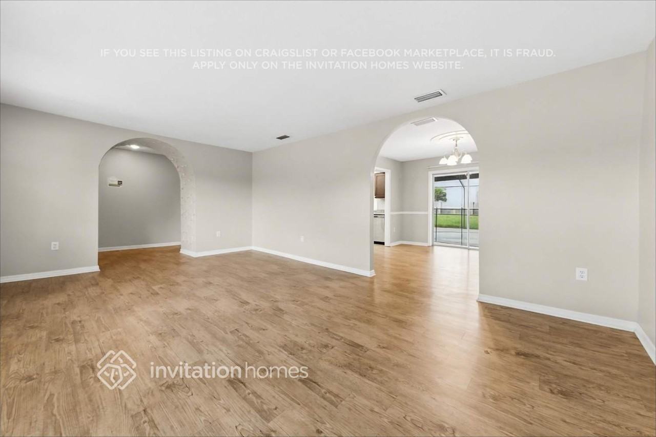 4407 Orangewood Loop E - Photo 5 of 23