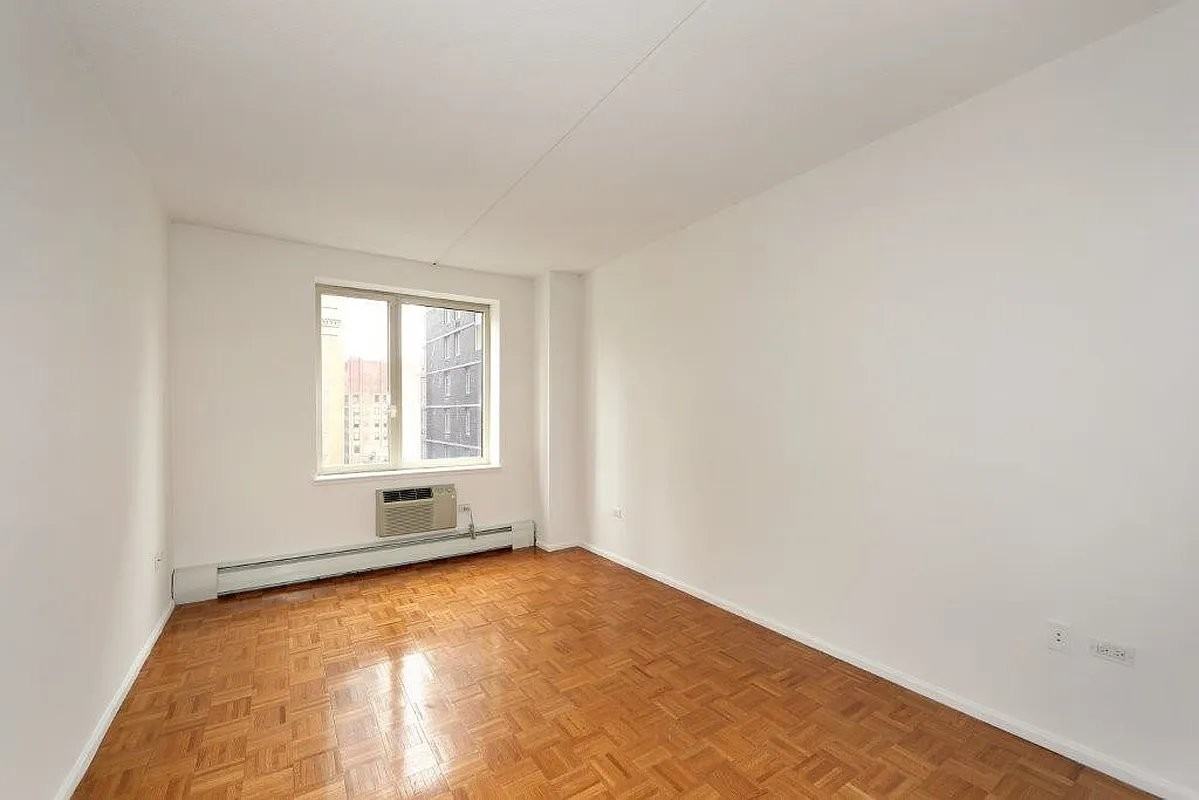 Worth St #1415 - Photo 6 of 10