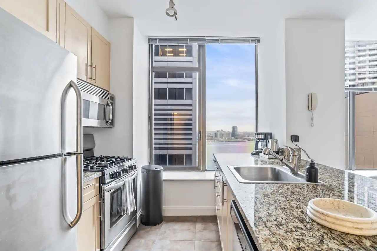 Hanover Sq #10L - Photo 2 of 16