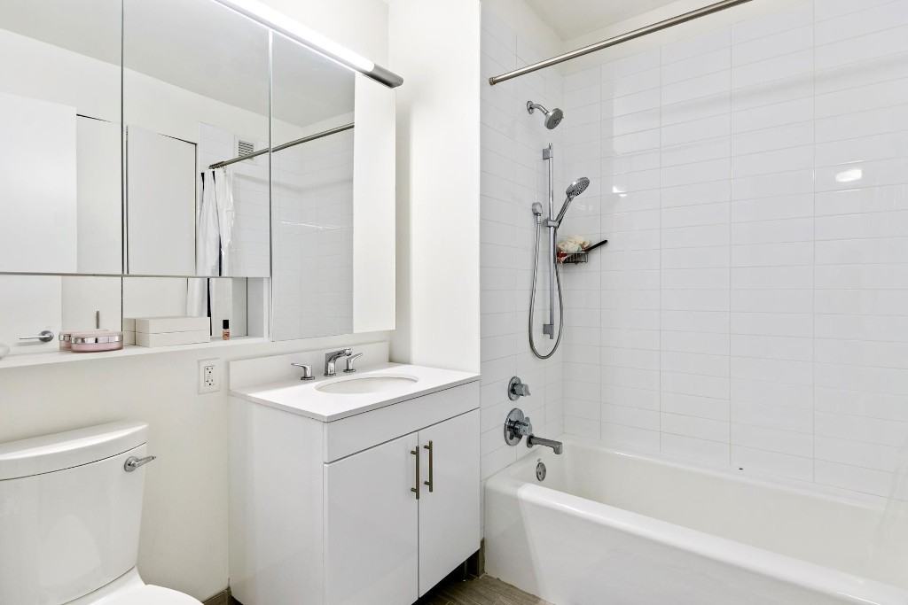 W 57th St #2407 - Photo 5 of 14