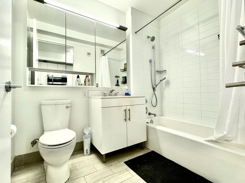 W 57th St #2116 - Photo 5 of 13