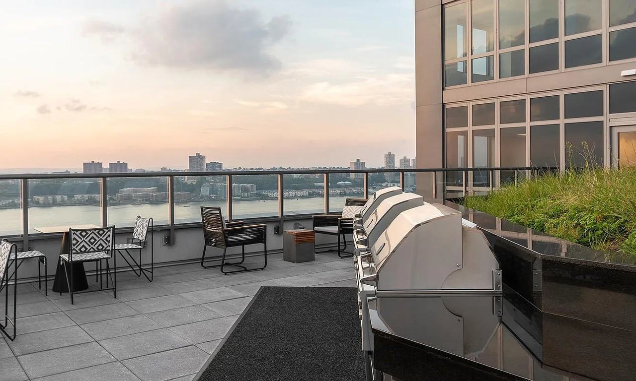 W 57th St #2116 - Photo 7 of 13